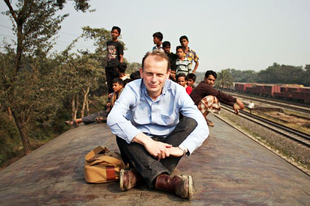 menulis, nonton konser, traveling